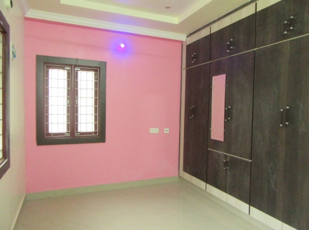 1) Li Id : 118 - Master bedroom.JPG
